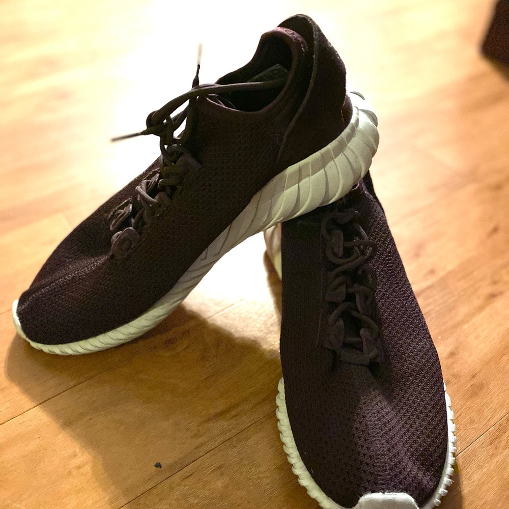 Adidas Mens MAROON Tennis Shoes
